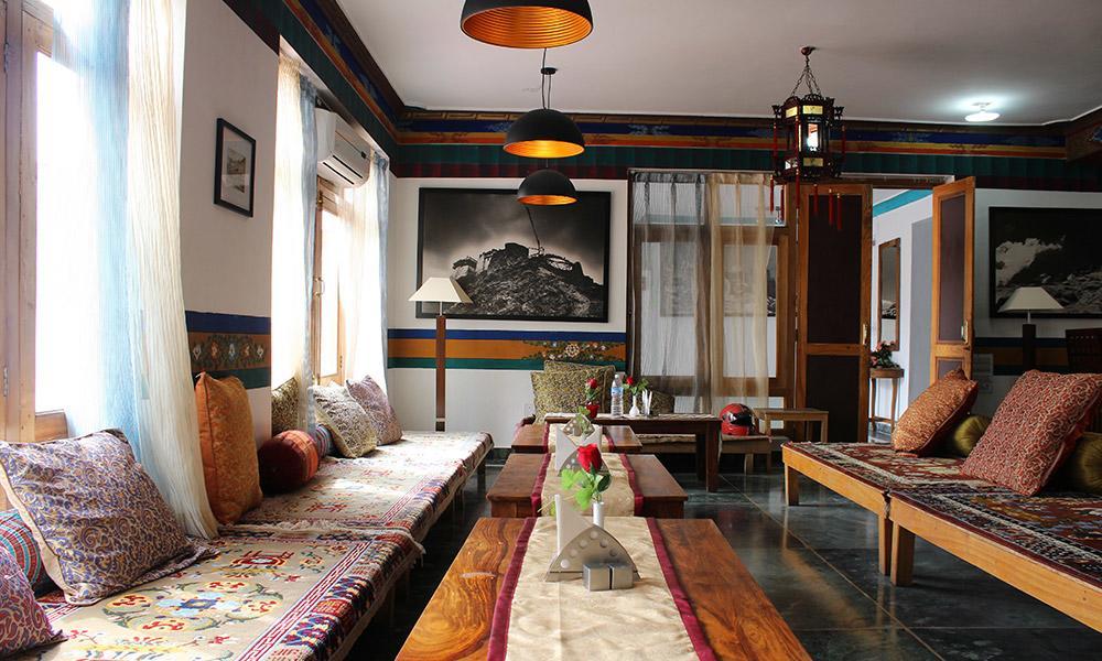Oriental Hotel レー エクステリア 写真